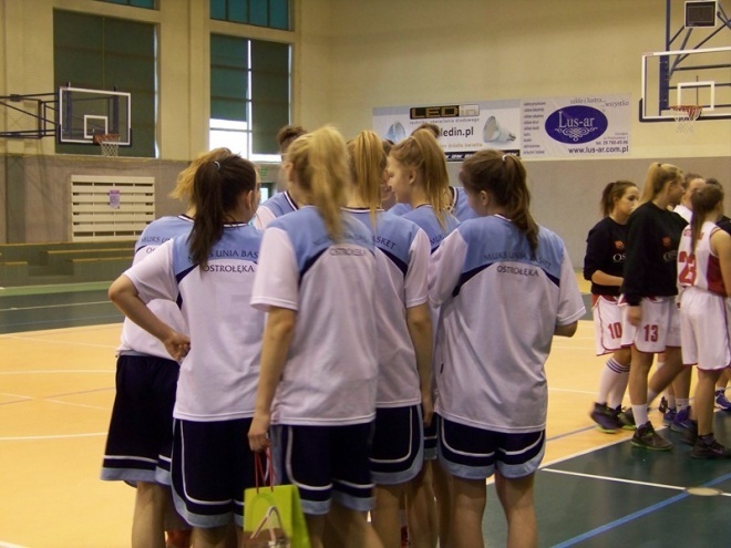 Unia Basket Ostrołęka - Ostrovia Ostrów Wielkopolski (16.03.2014) - zdjęcie #2 - eOstroleka.pl