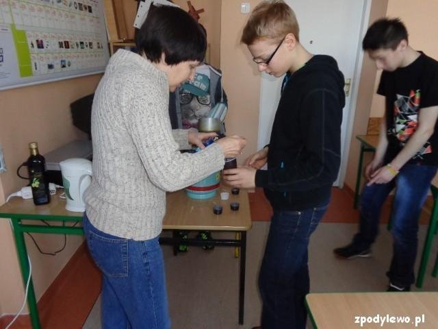 Działania Klubu fizyczno-chemicznego w ZPO w Dylewie [21.03.2014] - zdjęcie #16 - eOstroleka.pl
