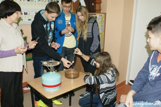 Działania Klubu fizyczno-chemicznego w ZPO w Dylewie [21.03.2014] - zdjęcie #7 - eOstroleka.pl