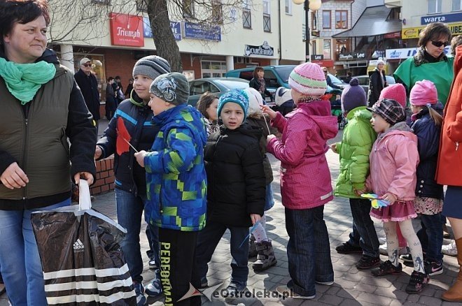 Przedszkolaki powitały wiosnę [21.03.2014] - zdjęcie #8 - eOstroleka.pl