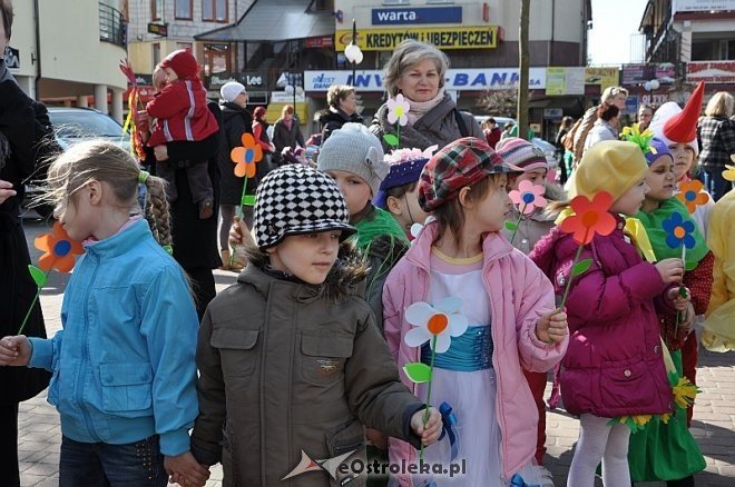 Przedszkolaki powitały wiosnę [21.03.2014] - zdjęcie #9 - eOstroleka.pl