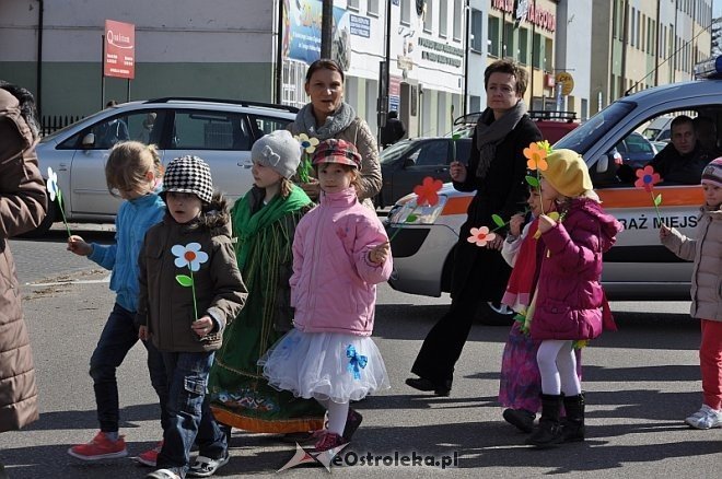 Przedszkolaki powitały wiosnę [21.03.2014] - zdjęcie #40 - eOstroleka.pl