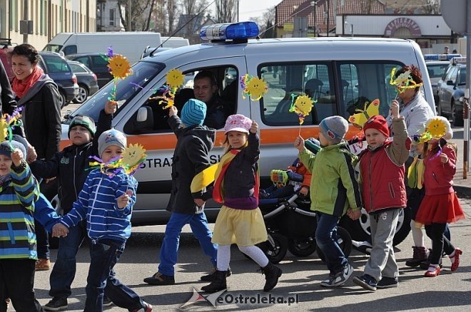 Przedszkolaki powitały wiosnę [21.03.2014] - zdjęcie #21 - eOstroleka.pl