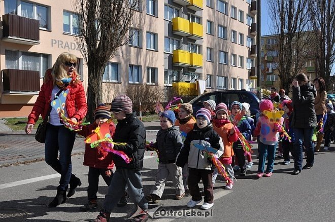 Przedszkolaki powitały wiosnę [21.03.2014] - zdjęcie #43 - eOstroleka.pl