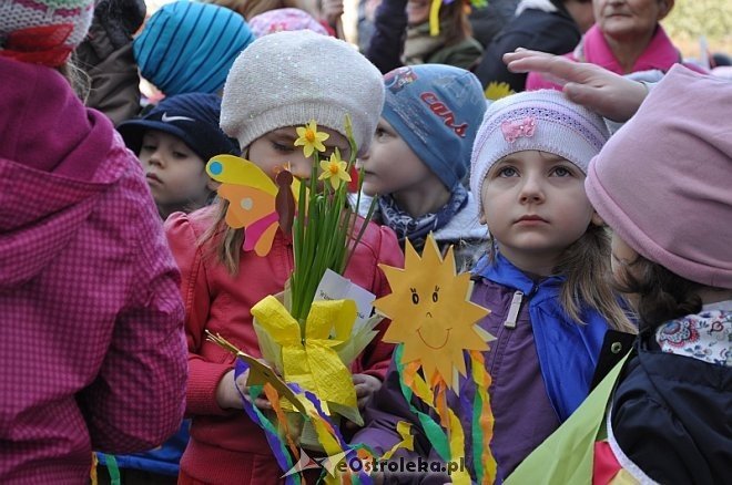 Przedszkolaki powitały wiosnę [21.03.2014] - zdjęcie #24 - eOstroleka.pl