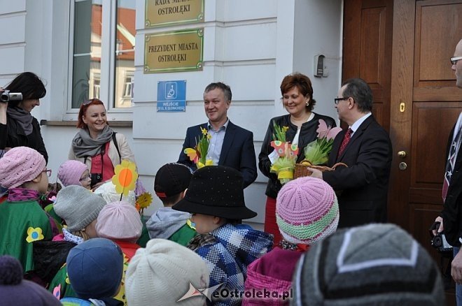 Przedszkolaki powitały wiosnę [21.03.2014] - zdjęcie #11 - eOstroleka.pl