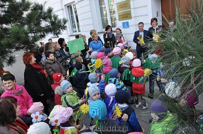 Przedszkolaki powitały wiosnę [21.03.2014] - zdjęcie #5 - eOstroleka.pl