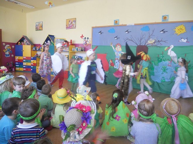 Przedszkolaki z miejskiej „ósemki” przywitały wiosnę [24.03.2014] - zdjęcie #1 - eOstroleka.pl