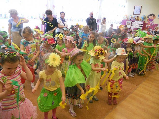 Przedszkolaki z miejskiej „ósemki” przywitały wiosnę [24.03.2014] - zdjęcie #4 - eOstroleka.pl