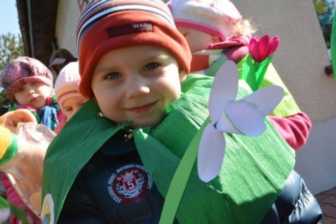 „Witamy Cię Wiosno” – Kubusiowi Przyjaciele Natury zorganizowały happening [ZDJĘCIA] - zdjęcie #19 - eOstroleka.pl