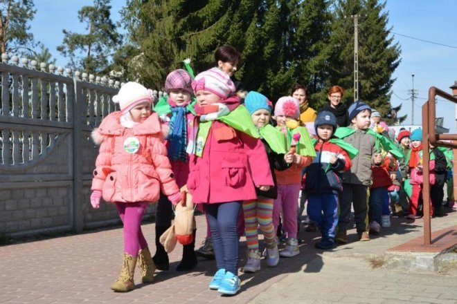 „Witamy Cię Wiosno” – Kubusiowi Przyjaciele Natury zorganizowały happening [ZDJĘCIA] - zdjęcie #14 - eOstroleka.pl