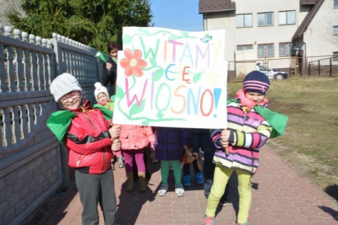 „Witamy Cię Wiosno” – Kubusiowi Przyjaciele Natury zorganizowały happening [ZDJĘCIA] - zdjęcie #11 - eOstroleka.pl