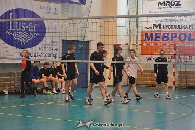 XII Mistrzostwa Miasta Ostrołęki Szkół Średnich w piłce siatkowej [24.03.2014] - zdjęcie #23 - eOstroleka.pl