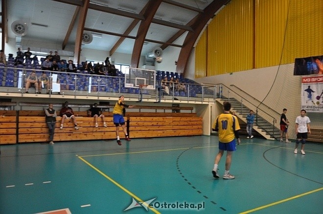 XII Mistrzostwa Miasta Ostrołęki Szkół Średnich w piłce siatkowej [24.03.2014] - zdjęcie #20 - eOstroleka.pl