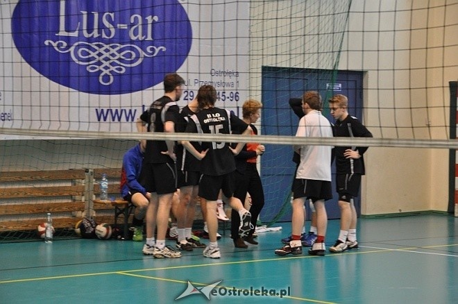 XII Mistrzostwa Miasta Ostrołęki Szkół Średnich w piłce siatkowej [24.03.2014] - zdjęcie #12 - eOstroleka.pl
