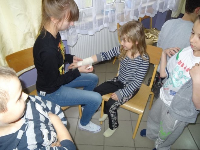 Towarzystwo Przyjaciół Dzieci zorganizowało warsztaty udzielania pierwszej pomocy [25.03.2014] - zdjęcie #8 - eOstroleka.pl