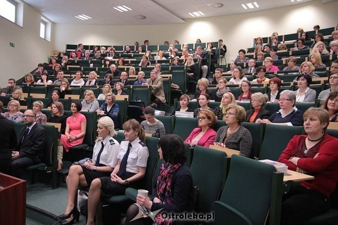 O bezpieczeństwie dzieci w szkole i rodzinie – wspólna konferencja policji i kuratora oświaty [26.03.2014] - zdjęcie #4 - eOstroleka.pl