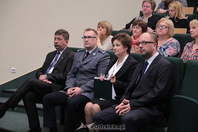 O bezpieczeństwie dzieci w szkole i rodzinie – wspólna konferencja policji i kuratora oświaty [26.03.2014] - zdjęcie #37 - eOstroleka.pl