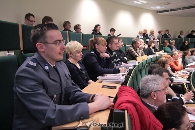 O bezpieczeństwie dzieci w szkole i rodzinie – wspólna konferencja policji i kuratora oświaty [26.03.2014] - zdjęcie #13 - eOstroleka.pl
