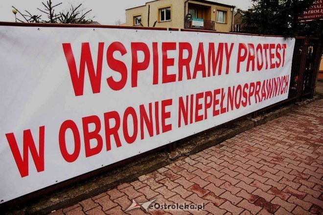 Ostrołęka wspiera protest rodziców dzieci niepełnosprawnych [26.03.2014] - zdjęcie #5 - eOstroleka.pl