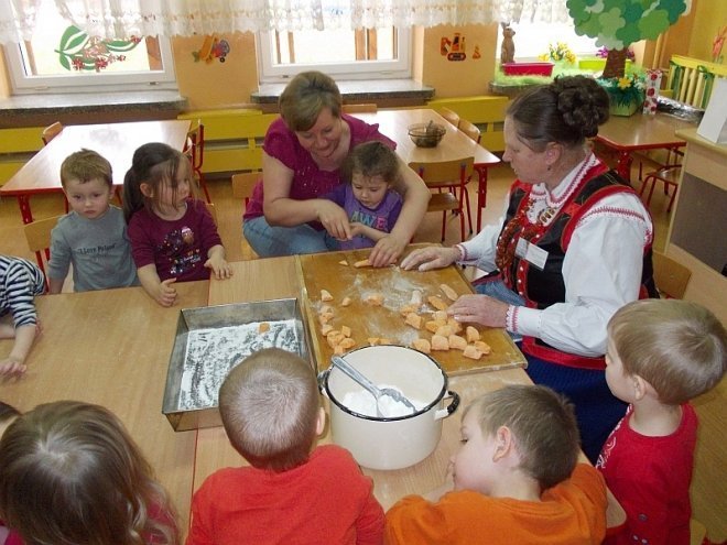 Obchody Dni Kultury Kurpiowskiej w Przedszkolu Miejskim Nr 17 [17-21.03.2014] - zdjęcie #25 - eOstroleka.pl