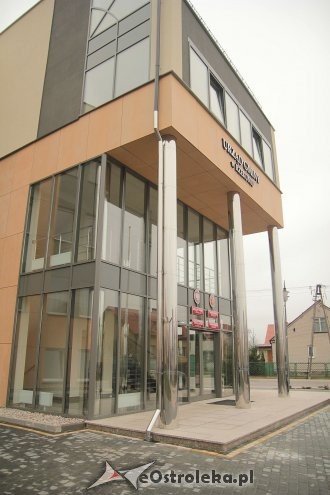 Odnowiony Urząd Gminy w Rzekuniu z większą ilością miejsc parkingowych [27.03.2014] - zdjęcie #7 - eOstroleka.pl