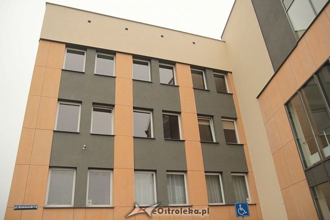 Odnowiony Urząd Gminy w Rzekuniu z większą ilością miejsc parkingowych [27.03.2014] - zdjęcie #6 - eOstroleka.pl