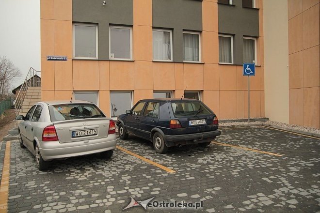 Odnowiony Urząd Gminy w Rzekuniu z większą ilością miejsc parkingowych [27.03.2014] - zdjęcie #5 - eOstroleka.pl
