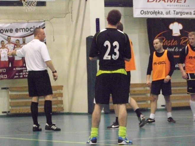 Nocna Liga Futsalu - 14. kolejka (28.03.2014) - zdjęcie #22 - eOstroleka.pl