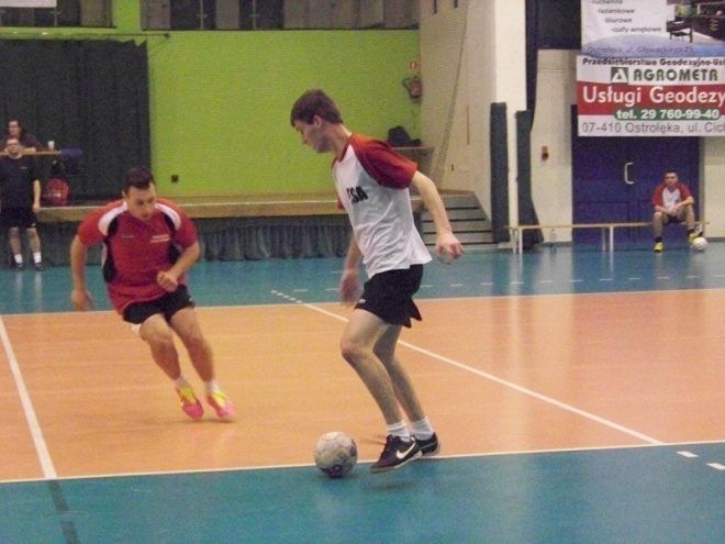 Nocna Liga Futsalu - 14. kolejka (28.03.2014) - zdjęcie #40 - eOstroleka.pl