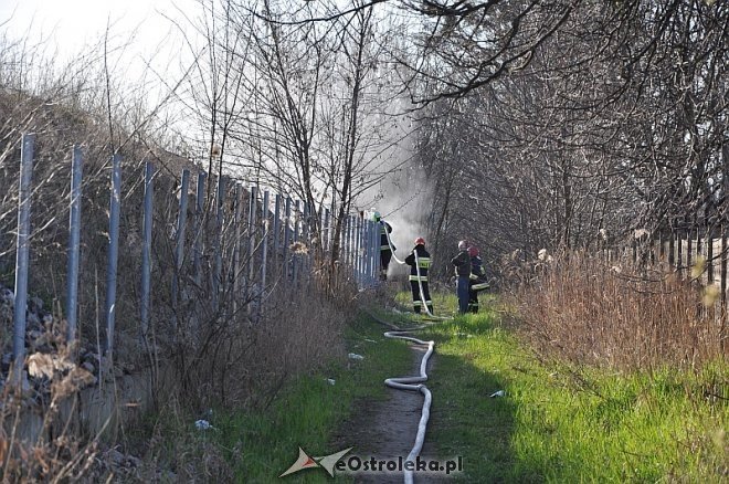 Pożar składowiska gruzu przy ul. Lokalnej [29.03.2014] - zdjęcie #2 - eOstroleka.pl