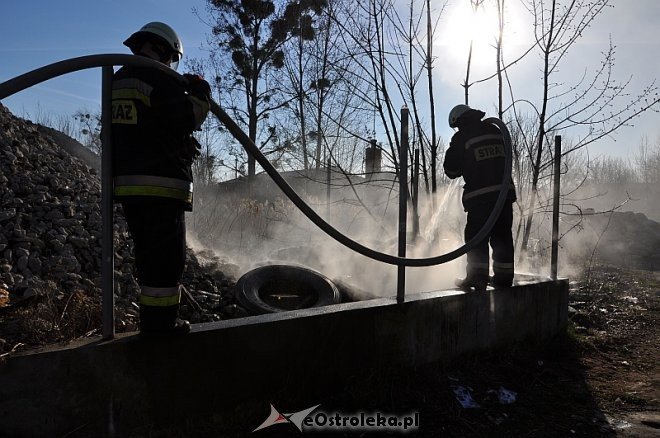 Pożar składowiska gruzu przy ul. Lokalnej [29.03.2014] - zdjęcie #5 - eOstroleka.pl