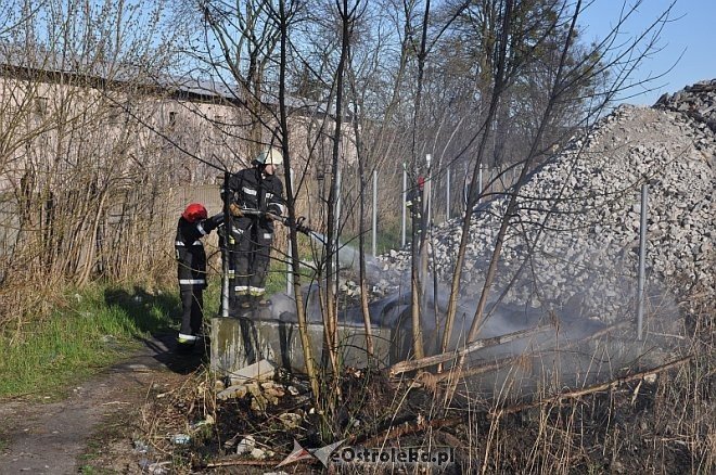 Pożar składowiska gruzu przy ul. Lokalnej [29.03.2014] - zdjęcie #7 - eOstroleka.pl