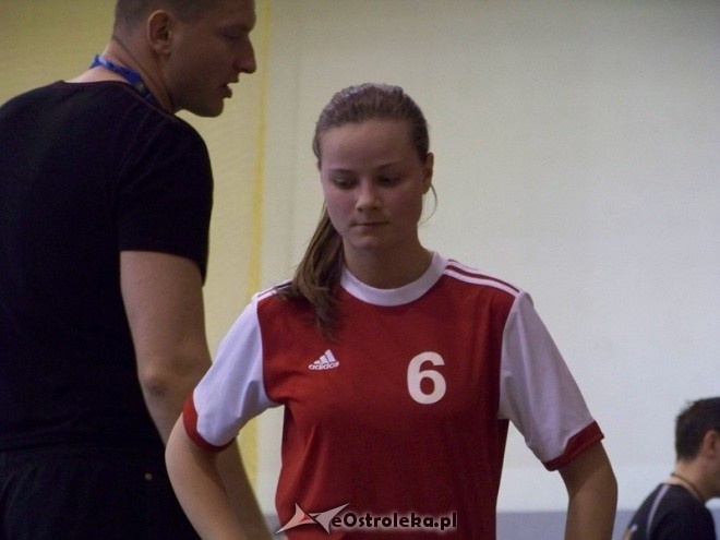 XII Mistrzostwa Miasta Ostrołęki Szkół Średnich w koszykówce kobiet (30.03.2014) - zdjęcie #36 - eOstroleka.pl