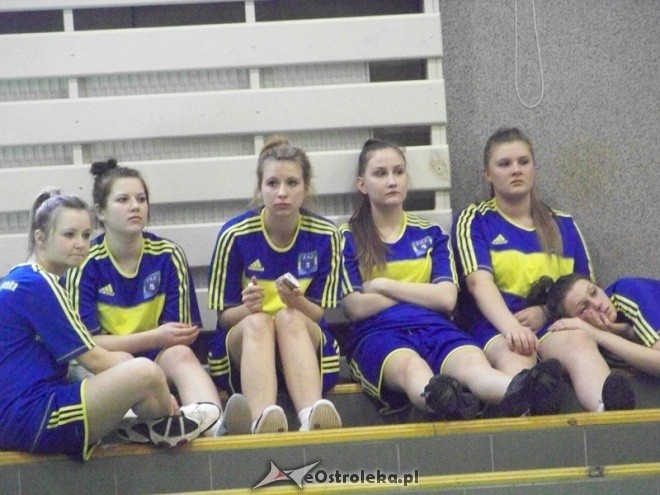 XII Mistrzostwa Miasta Ostrołęki Szkół Średnich w koszykówce kobiet (30.03.2014) - zdjęcie #28 - eOstroleka.pl