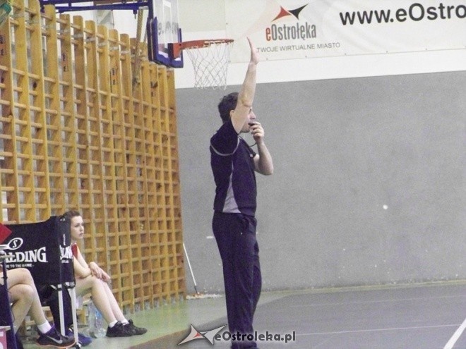 XII Mistrzostwa Miasta Ostrołęki Szkół Średnich w koszykówce kobiet (30.03.2014) - zdjęcie #12 - eOstroleka.pl