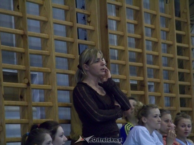 XII Mistrzostwa Miasta Ostrołęki Szkół Średnich w koszykówce kobiet (30.03.2014) - zdjęcie #25 - eOstroleka.pl