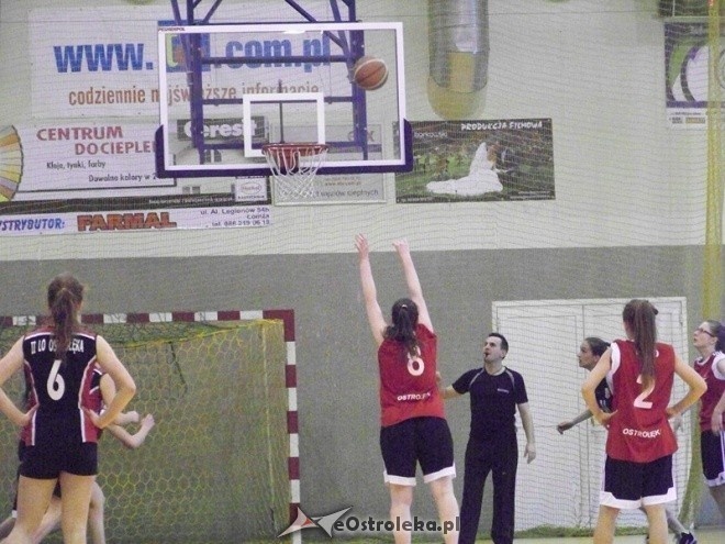 XII Mistrzostwa Miasta Ostrołęki Szkół Średnich w koszykówce kobiet (30.03.2014) - zdjęcie #1 - eOstroleka.pl