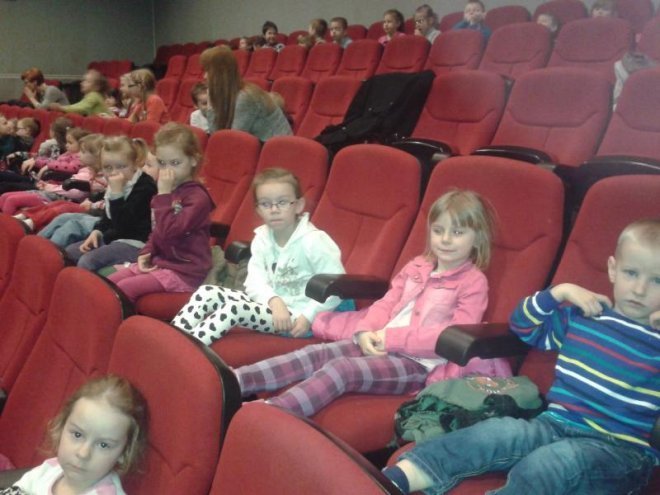 Przedszkolaki z Goworowa odwiedziły teatr [01.03.2014] - zdjęcie #3 - eOstroleka.pl