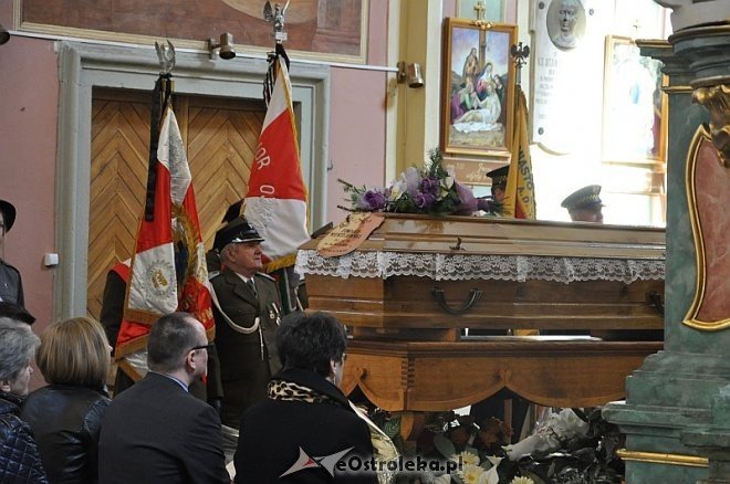 Pogrzeb kapitana Edwarda Mierzejewskiego [02.04.2014] - zdjęcie #29 - eOstroleka.pl