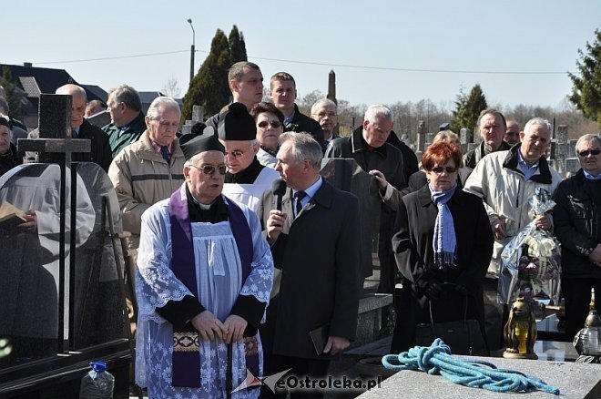 Pogrzeb kapitana Edwarda Mierzejewskiego [02.04.2014] - zdjęcie #4 - eOstroleka.pl