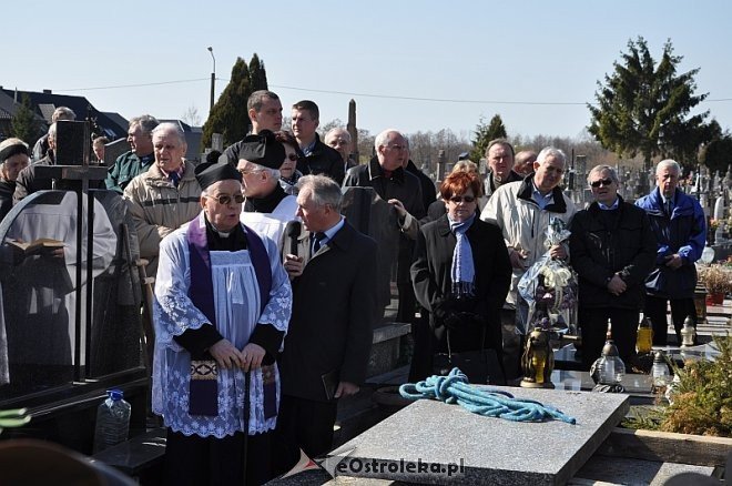 Pogrzeb kapitana Edwarda Mierzejewskiego [02.04.2014] - zdjęcie #3 - eOstroleka.pl