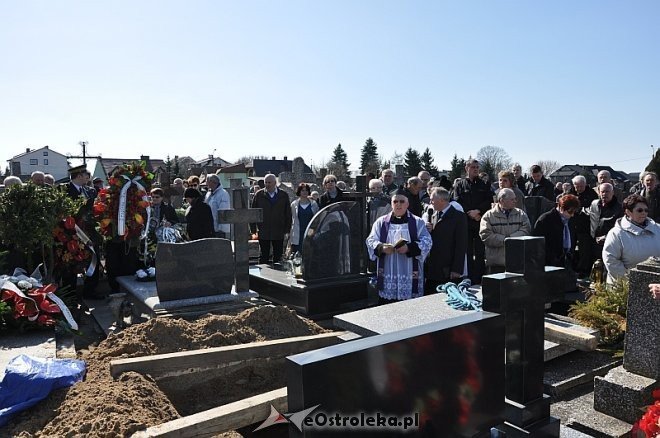 Pogrzeb kapitana Edwarda Mierzejewskiego [02.04.2014] - zdjęcie #31 - eOstroleka.pl