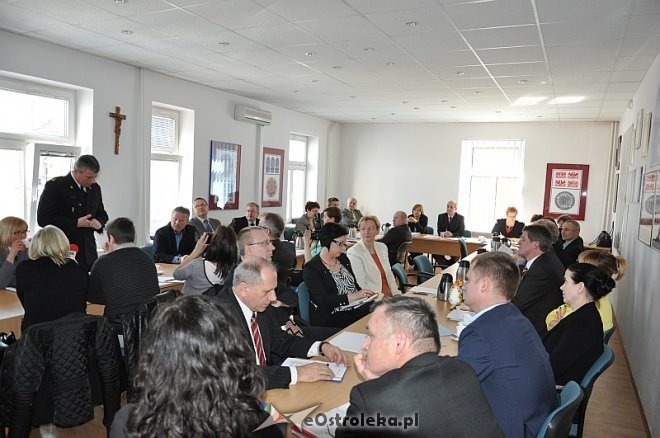 XLIII sesja Rady Powiatu w Ostrołęce [02.04.2014] - zdjęcie #3 - eOstroleka.pl
