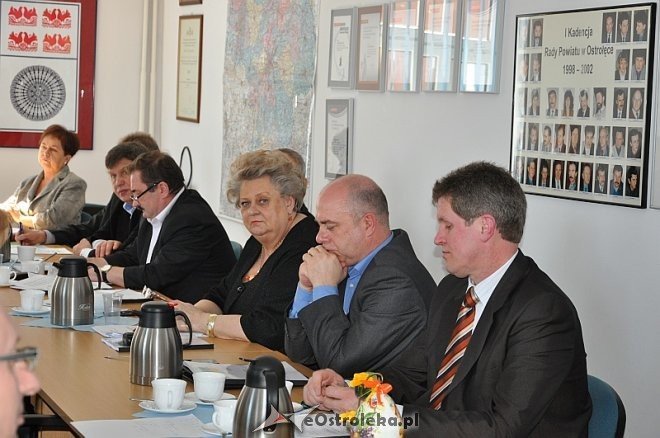 XLIII sesja Rady Powiatu w Ostrołęce [02.04.2014] - zdjęcie #7 - eOstroleka.pl