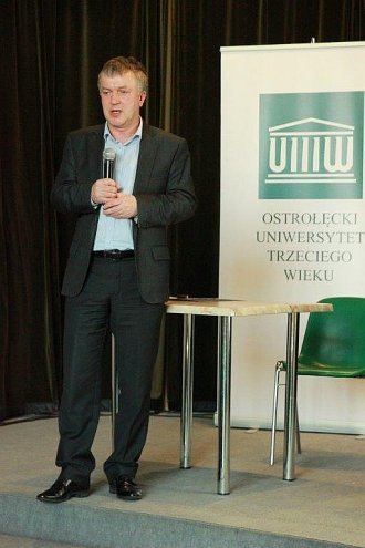 Wykład Janusza Kotowskiego na Ostrołęckim Uniwersytecie Trzeciego Wieku [03.02.2014] - zdjęcie #4 - eOstroleka.pl
