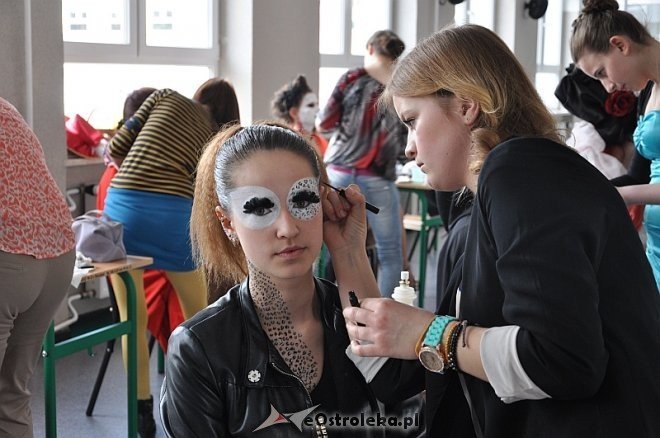 III Szkolny Konkurs Makijażu „Karnawał w Wenecji” [06.04.2014] - zdjęcie #39 - eOstroleka.pl