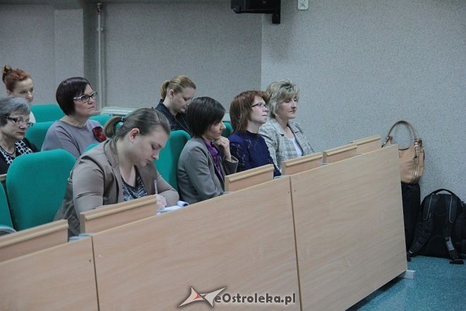 Konferencja pn. „Wspomaganie rozwoju dzieci z autyzmem” [07.04.2014] - zdjęcie #30 - eOstroleka.pl