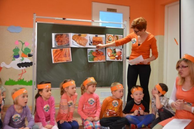 „Światowy dzień marchewki” w Przedszkolu Samorządowym w Goworowie [08.04.2014] - zdjęcie #18 - eOstroleka.pl