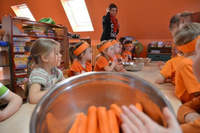 „Światowy dzień marchewki” w Przedszkolu Samorządowym w Goworowie [08.04.2014] - zdjęcie #12 - eOstroleka.pl